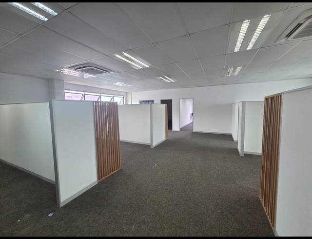 3,000M² WAREHOUSE FOR SALE IN RIVERHORSE VALLEY